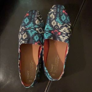 Toms Aztec print W9